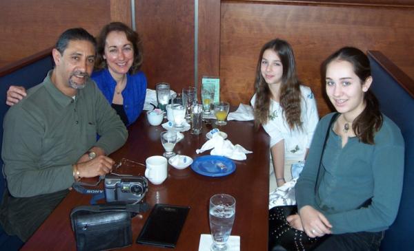 Sandro Linda and her girls